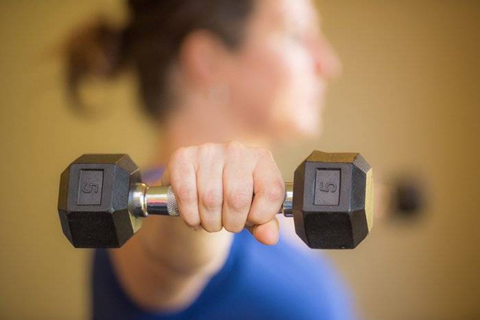 woman lifting weights for strength training